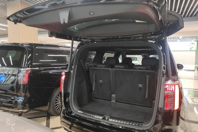 Used Zeekr 009 2024 7-Seater Aisle Version 108 kWh Trunk