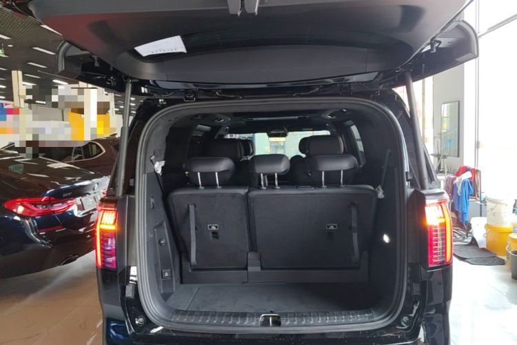 Used Zeekr 009 2024 7-Seater Walk-Through Version Four-Wheel Drive 108 kWh Trunk
