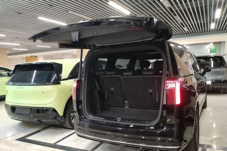 Used Zeekr 009 2024 7-Seater Aisle Version 108 kWh Trunk