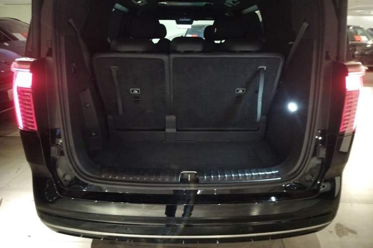Used Zeekr 009 2024 7-Seater Aisle Version 108 kWh Trunk
