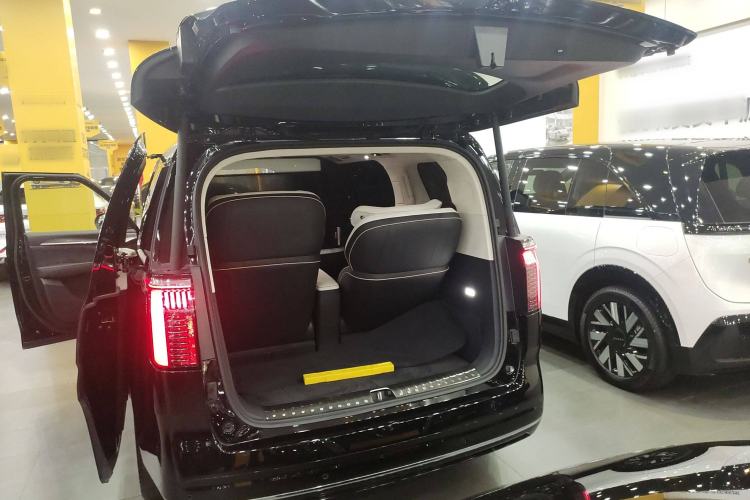Used Zeekr 009 2024 GAC Trumpchi Trunk