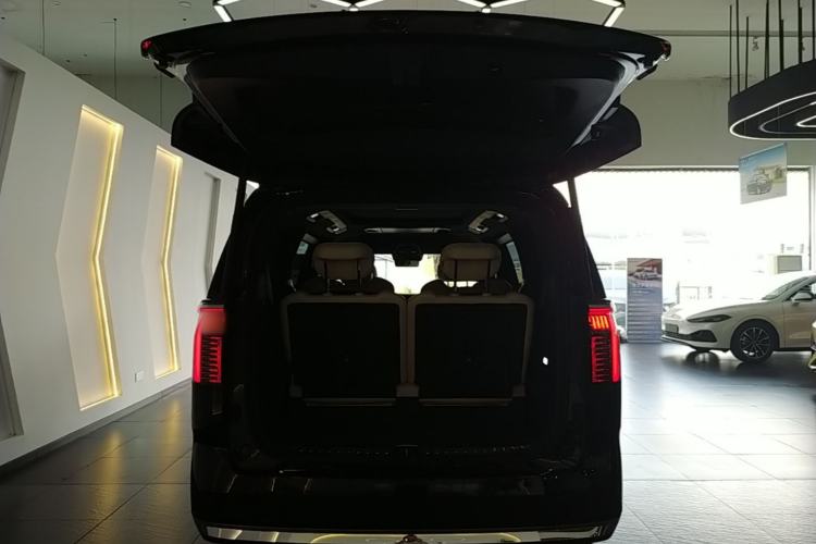 Used Zeekr 009 2024 Six-Seat Executive Version 4WD 108 kWh Trunk