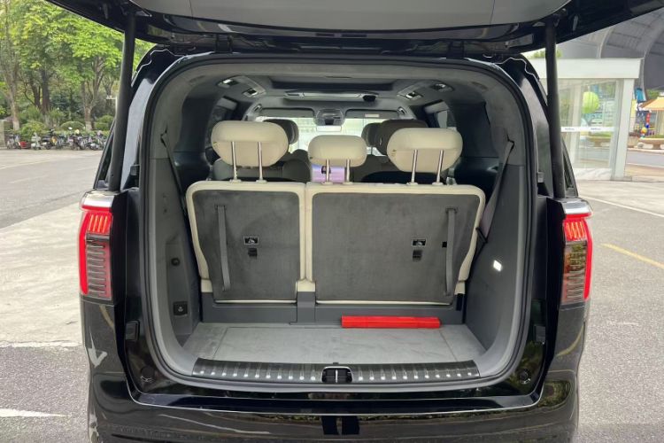 Used Zeekr 009 2024 7-Seater Walk-Through Version Four-Wheel Drive 108 kWh Trunk