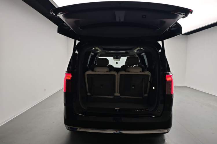 Used Zeekr 009 2024 Six-Seat Executive Version 4WD 108 kWh Trunk
