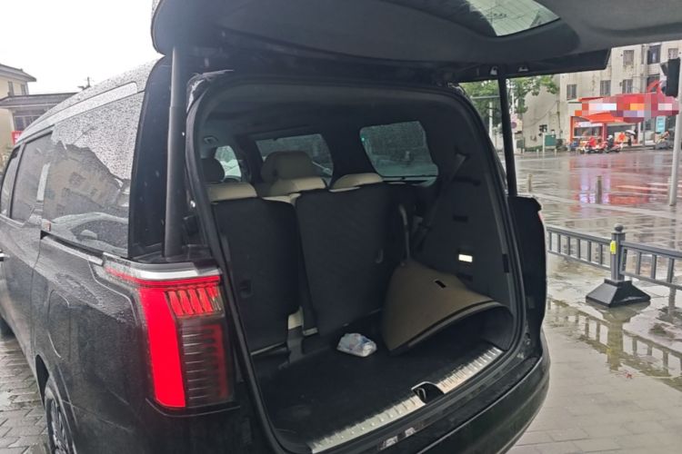 Used Zeekr 009 2024 7-Seater Aisle Version 108 kWh Trunk