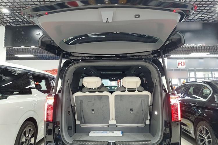 Used Zeekr 009 2024 Six-Seat Executive Version 4WD 108 kWh Trunk