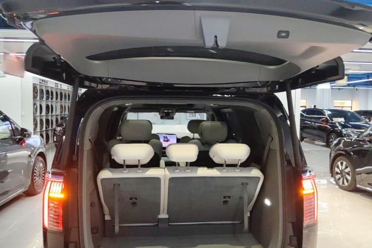 Used Zeekr 009 2024 7-Seater Aisle Version 108 kWh Trunk