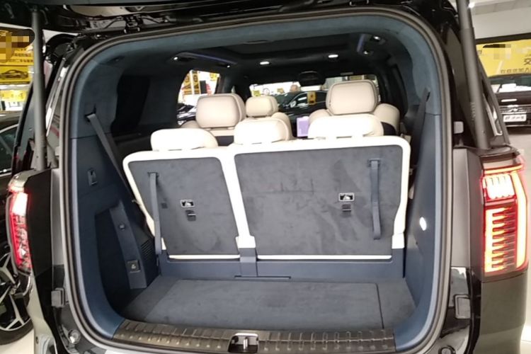 Used Zeekr 009 2024 7-Seater Aisle Version 108 kWh Trunk