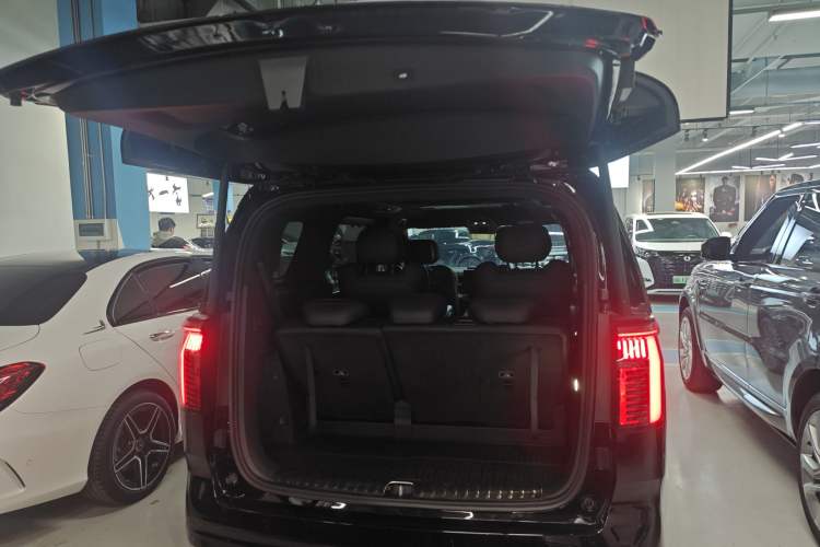 Used Zeekr 009 2024 7-Seater Walk-Through Version Four-Wheel Drive 108 kWh Trunk