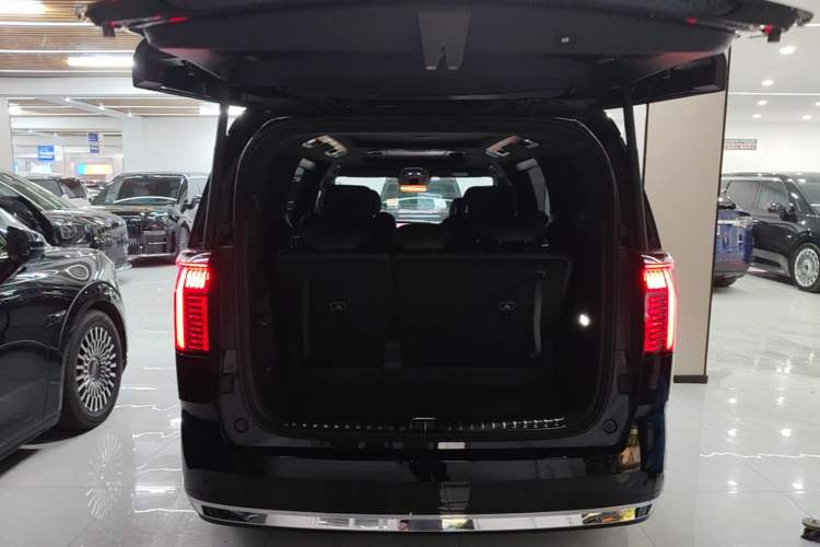 Used Zeekr 009 2024 7-Seater Walk-Through Version Four-Wheel Drive 108 kWh Trunk