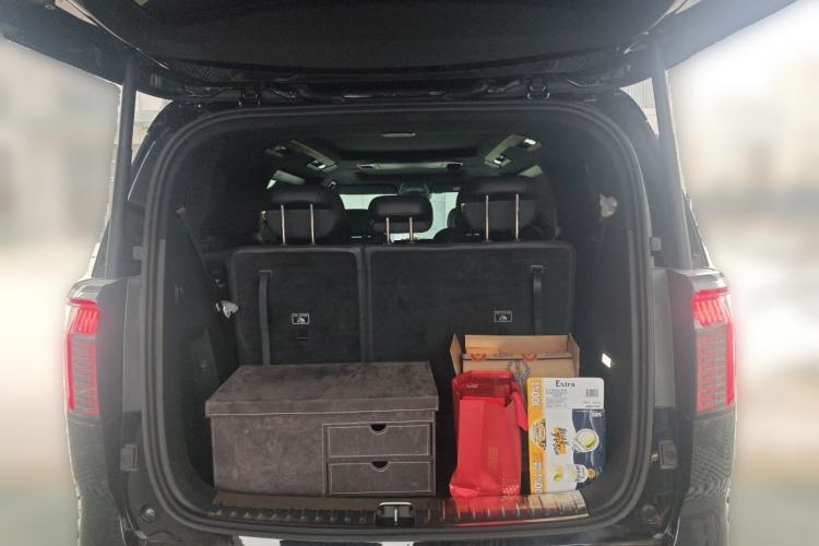 Used Zeekr 009 2024 7-Seater Aisle Version 108 kWh Trunk