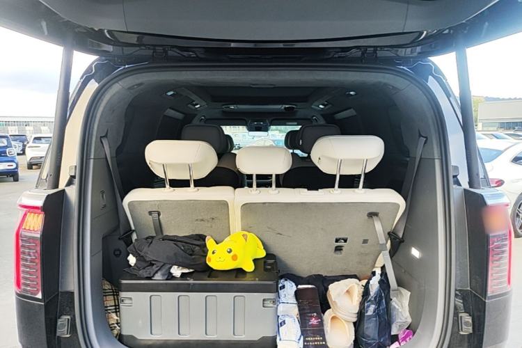 Used Zeekr 009 2024 7-Seater Aisle Version 108 kWh Trunk