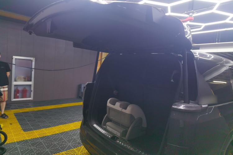 Used Zeekr 009 2024 Six-Seat Executive Version 4WD 108 kWh Trunk