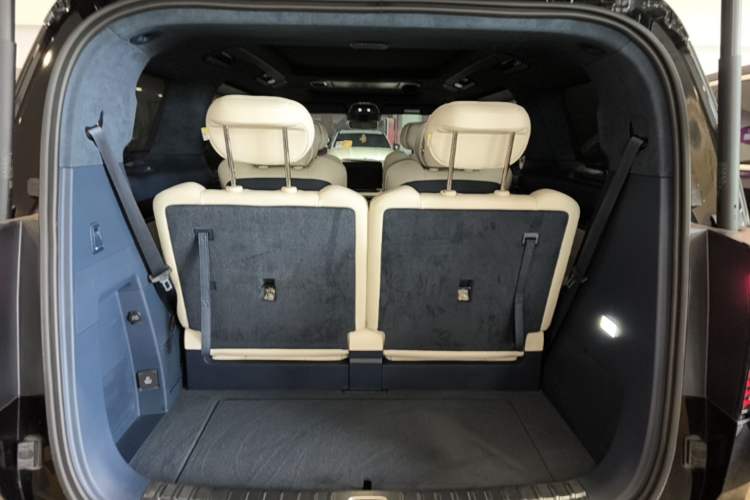 Used Zeekr 009 2024 Six-Seat Executive Version 4WD 108 kWh Trunk