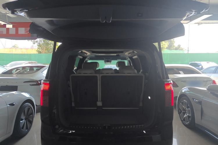 Used Zeekr 009 2024 7-Seater Aisle Version 108 kWh Trunk