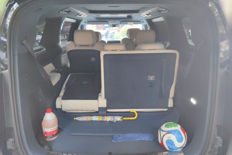 Used Zeekr 009 2024 7-Seater Walk-Through Version Four-Wheel Drive 108 kWh Trunk