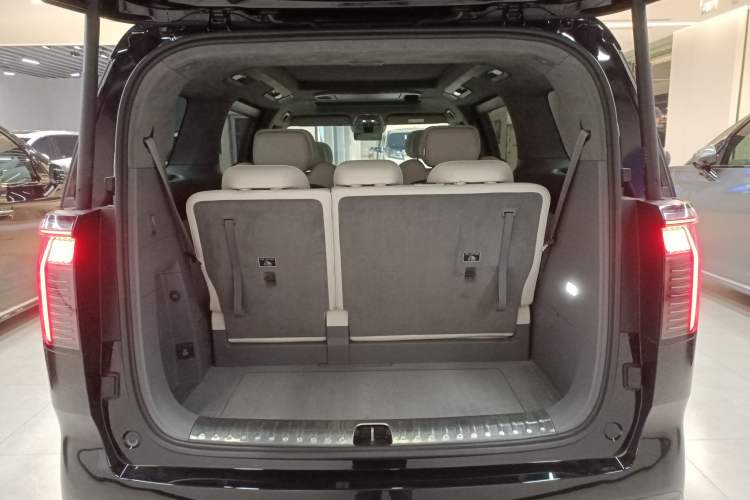 Used Zeekr 009 2024 7-Seater Walk-Through Version Four-Wheel Drive 108 kWh Trunk