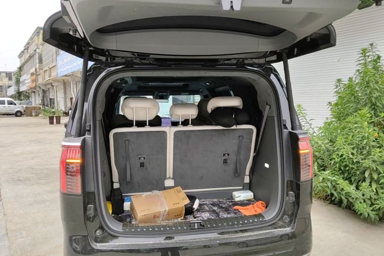 Used Zeekr 009 2024 7-Seater Aisle Version 108 kWh Trunk