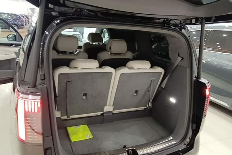 Used Zeekr 009 2024 Six-Seat Executive Version 4WD 108 kWh Trunk