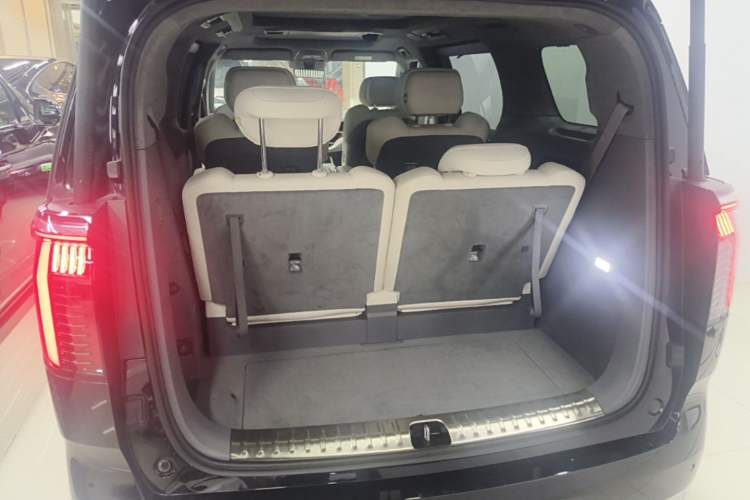 Used Zeekr 009 2024 Six-Seat Executive Version 4WD 108 kWh Trunk