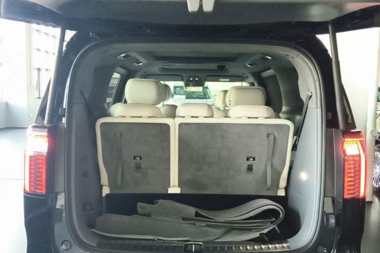 Used Zeekr 009 2024 7-Seater Walk-Through Version Four-Wheel Drive 108 kWh Trunk
