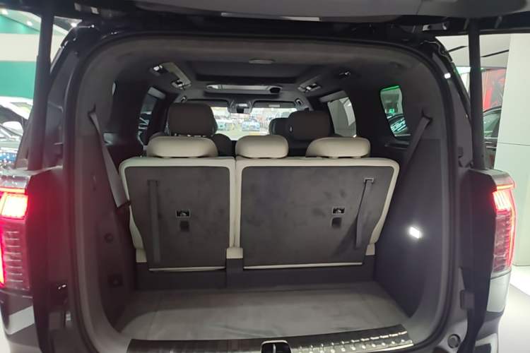 Used Zeekr 009 2024 7-Seater Walk-Through Version Four-Wheel Drive 108 kWh Trunk
