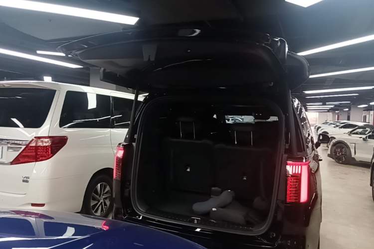 Used Zeekr 009 2024 Six-Seat Executive Version 4WD 108 kWh Trunk