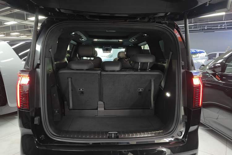 Used Zeekr 009 2024 7-Seater Aisle Version 108 kWh Trunk