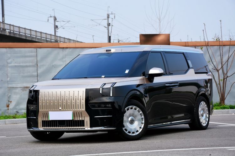 Used Zeekr 009 2024 7-Seater Walk-Through Version Four-Wheel Drive 108 kWh Guazi used car, China used car export, Used car for sale, Used Zeekr cars, Cheapest cars for sale, Electric vehicle, New energy car