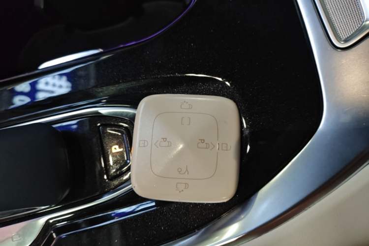 Used Zeekr 009 2024 7-Seater Walk-Through Version Four-Wheel Drive 108 kWh Vehicle Key