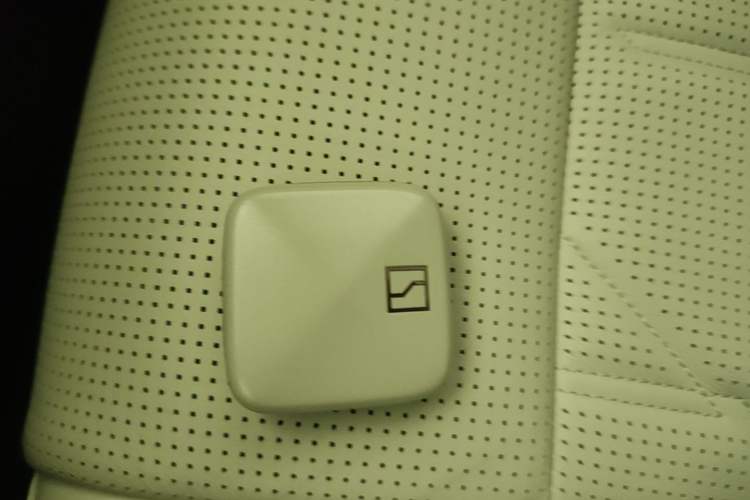 Used Zeekr 009 2024 7-Seater Walk-Through Version Four-Wheel Drive 108 kWh Vehicle Key