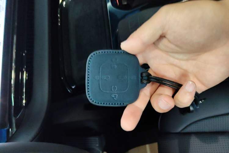 Used Zeekr 009 2024 7-Seater Aisle Version 108 kWh Vehicle Key