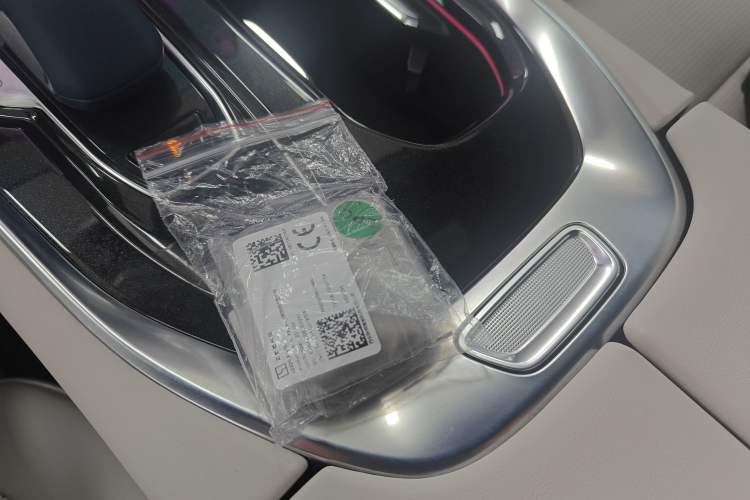 Used Zeekr 009 2024 Six-Seat Executive Version 4WD 108 kWh Vehicle Key