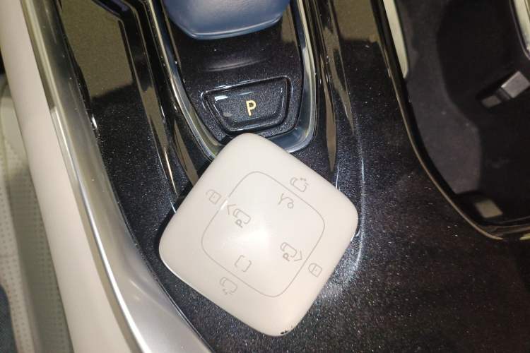 Used Zeekr 009 2024 7-Seater Aisle Version 108 kWh Vehicle Key