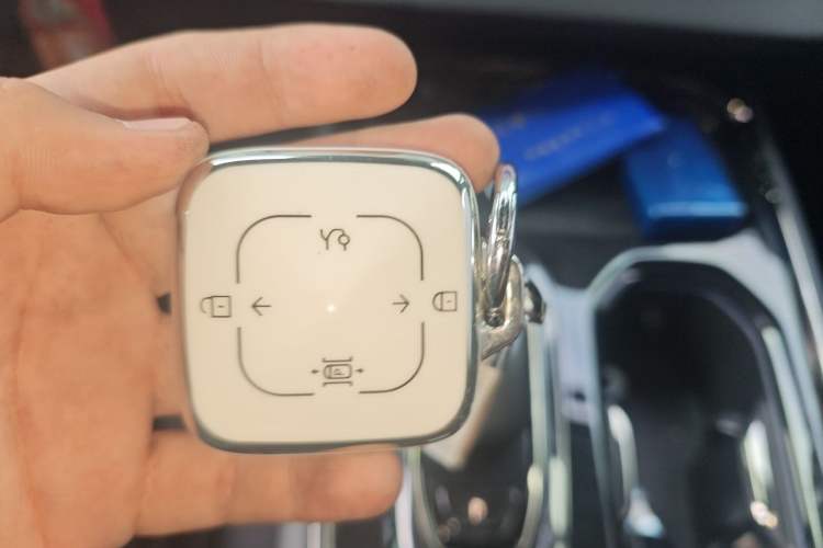 Used Zeekr 009 2024 7-Seater Aisle Version 108 kWh Vehicle Key