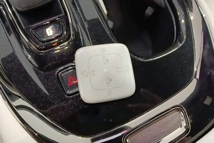 Used Zeekr 009 2024 Six-Seat Executive Version 4WD 108 kWh Vehicle Key