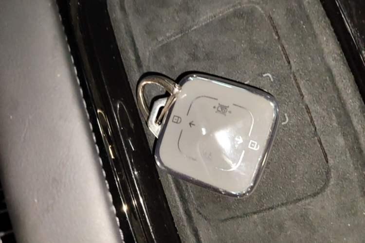 Used Zeekr 009 2024 Six-Seat Executive Version 4WD 140 kWh Vehicle Key
