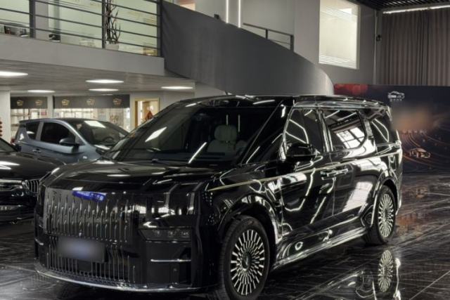 Używany Zeekr 009 2024 Six-Seat Executive Version 4WD 108 kWh