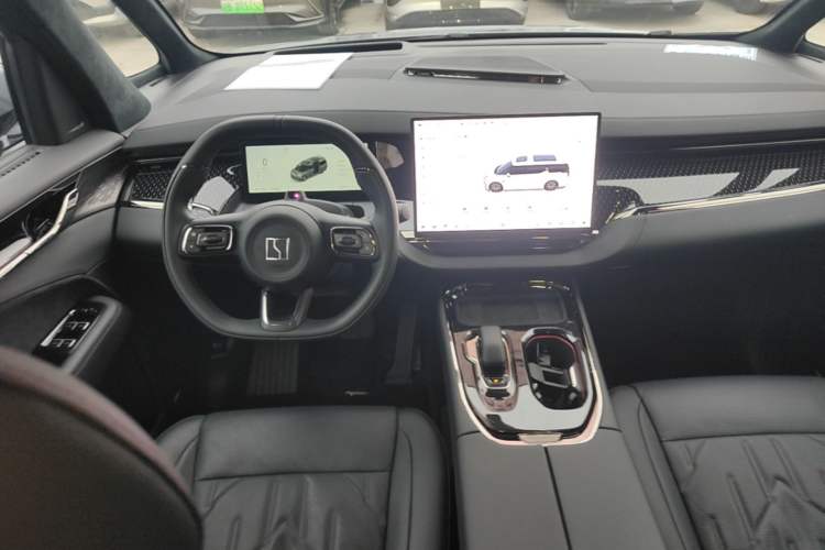 Used Zeekr 009 2024 7-Seater Walk-Through Version Four-Wheel Drive 108 kWh Center Console