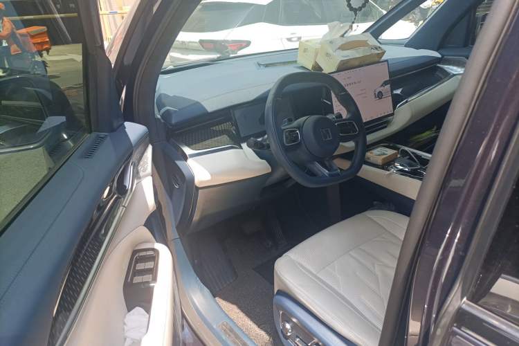 Used Zeekr 009 2024 7-Seater Aisle Version 108 kWh Driver Seat