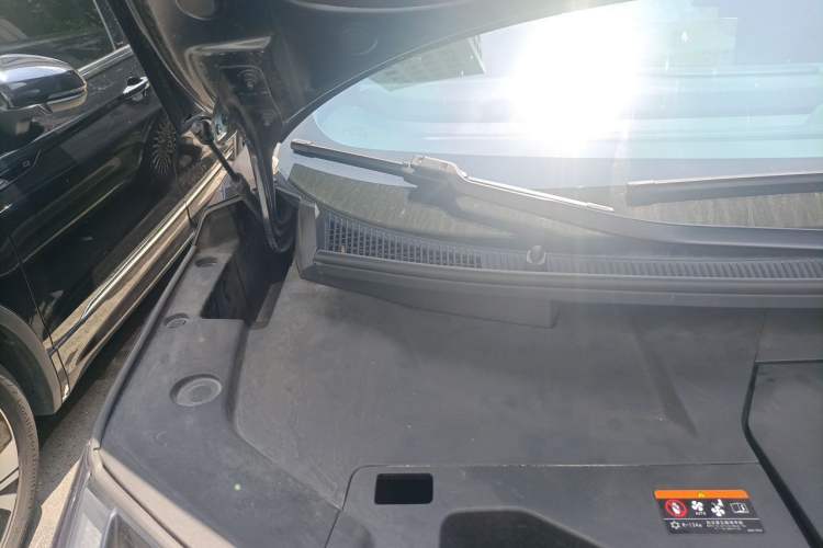 Used Zeekr 009 2024 7-Seater Aisle Version 108 kWh Engine Bay Right