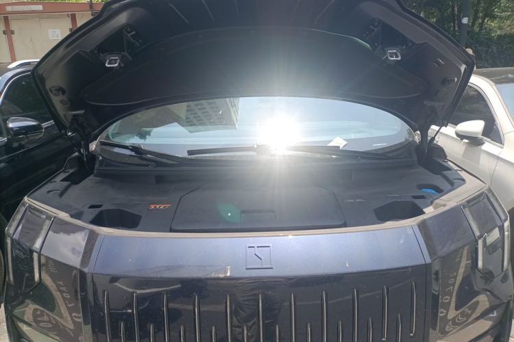 Used Zeekr 009 2024 7-Seater Aisle Version 108 kWh Engine Bay