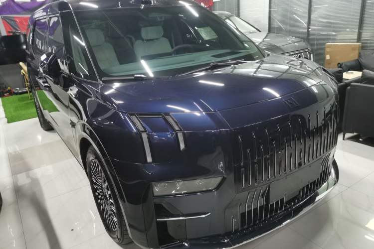 Used Zeekr 009 2024 Six-Seat Executive Version 4WD 108 kWh Exterior 2
