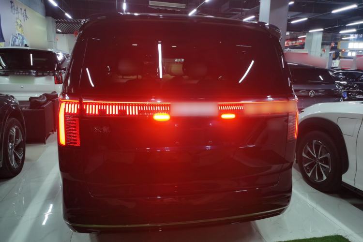 Used Zeekr 009 2024 Six-Seat Executive Version 4WD 108 kWh Exterior 4