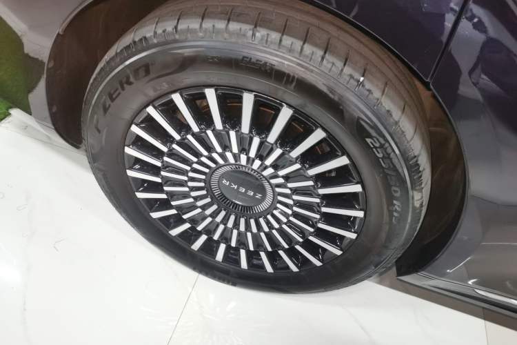 Used Zeekr 009 2024 Six-Seat Executive Version 4WD 108 kWh Exterior 8