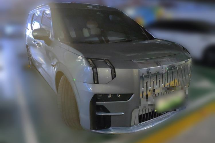 Used Zeekr 009 2024 7-Seater Walk-Through Version Four-Wheel Drive 108 kWh Front Right 45 Deg