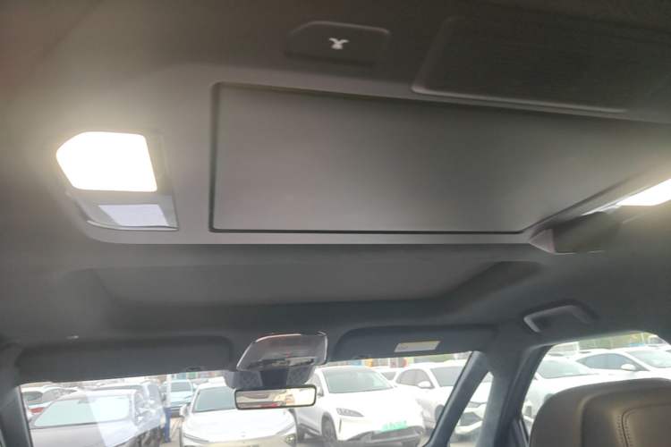 Used Zeekr 009 2024 7-Seater Walk-Through Version Four-Wheel Drive 108 kWh Headliner