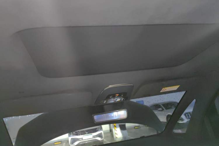 Used Zeekr 009 2024 7-Seater Walk-Through Version Four-Wheel Drive 108 kWh Headliner