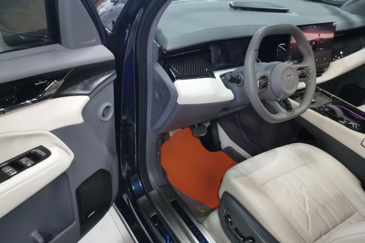 Used Zeekr 009 2024 Six-Seat Executive Version 4WD 108 kWh Interior 3