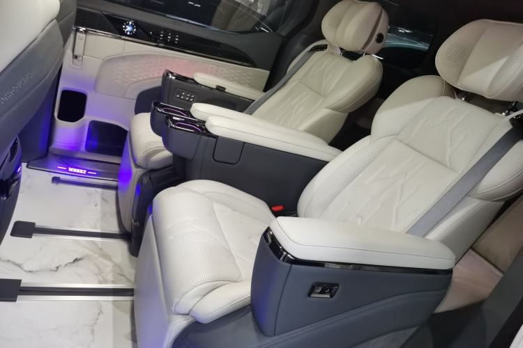 Used Zeekr 009 2024 Six-Seat Executive Version 4WD 108 kWh Interior 4